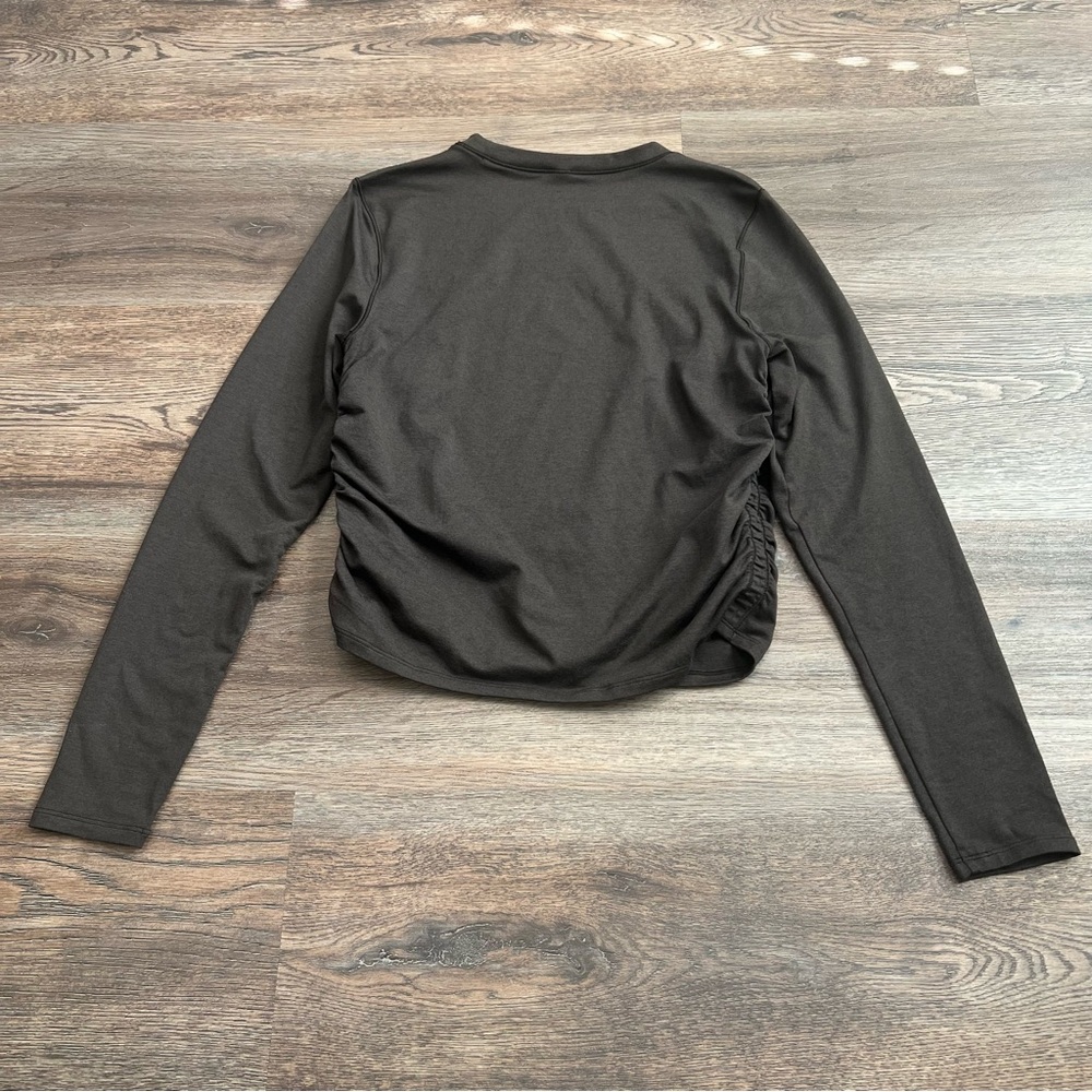 Vuori Women’s Chocolate Brown Long Sleeve Ruched Side Top PTP 16” Small - Picture 7 of 10